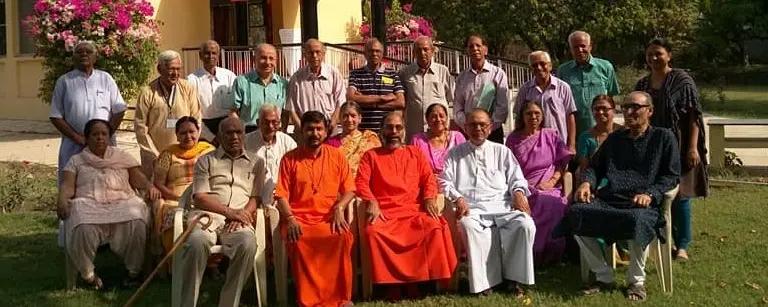 Group of senior citizens attending Chinmaya Mission Vanaprastha program